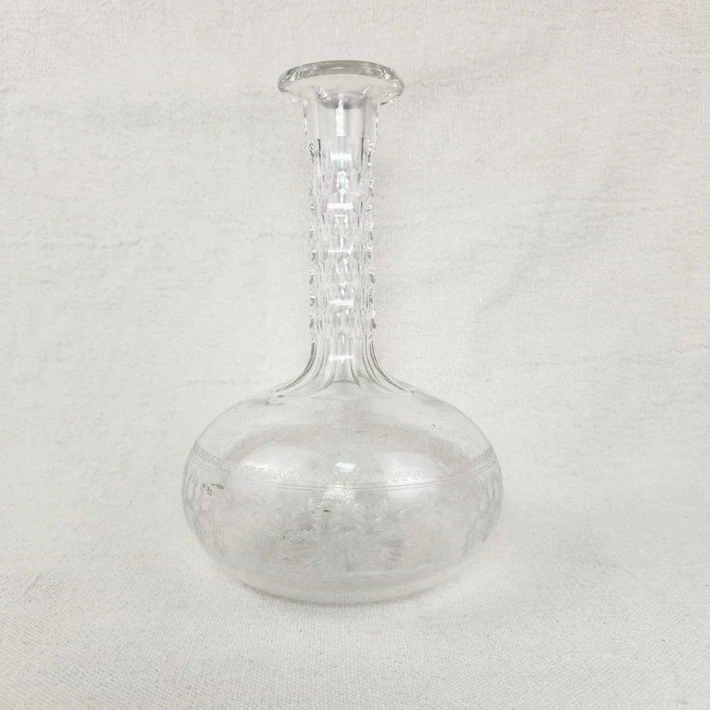 Vintage Etched Clear Glass Decanter‎ Faceted Neck Starburst Base 8 Inch